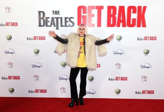 The-Beatles-Get-Back-Premiere-12 The Beatles: Get Back | Paul McCartney recebe estrelas da música na premiére em Londres