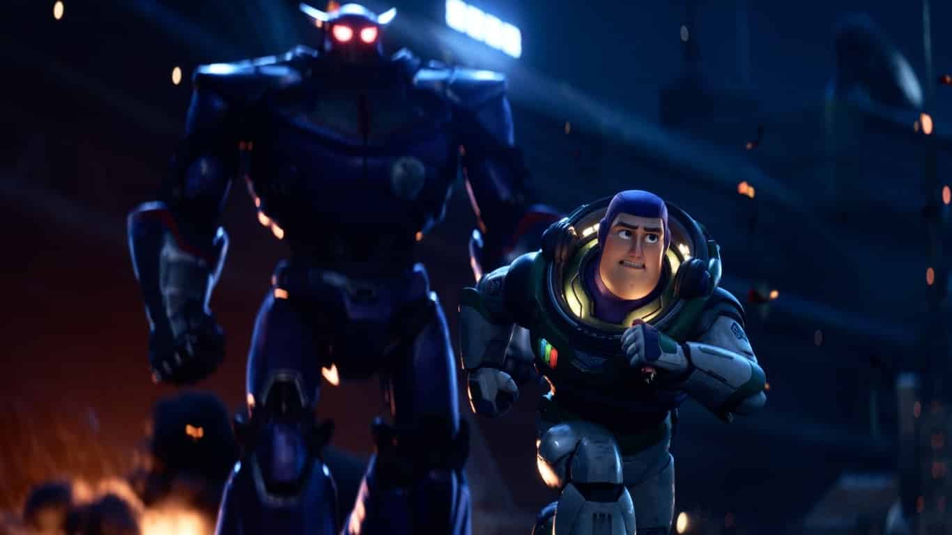 Lightyear-e-Zurg Lightyear: origem de Zurg mudou totalmente em relação à contada em 'Toy Story 2'