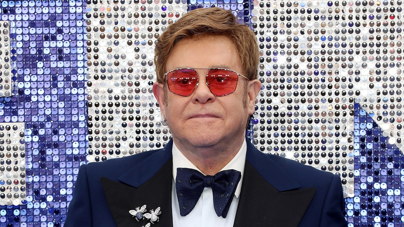 Elton-John Disney adquire documentário que exibirá imagens inéditas e últimos shows de Elton John
