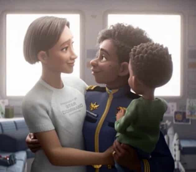Comandante-Alisha-Hawthorne-e-sua-esposa-Kiko Produtora diz que Disney apoiou casal gay em 'Lightyear', mas com uma restrição
