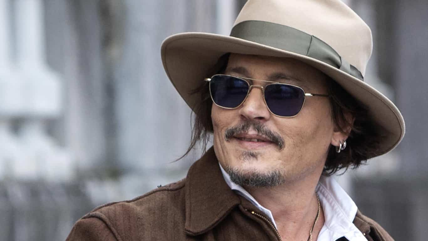 Johnny Depp está namorando advogada que o defendeu em processo no Reino  Unido, diz jornal - Zoeira - Diário do Nordeste