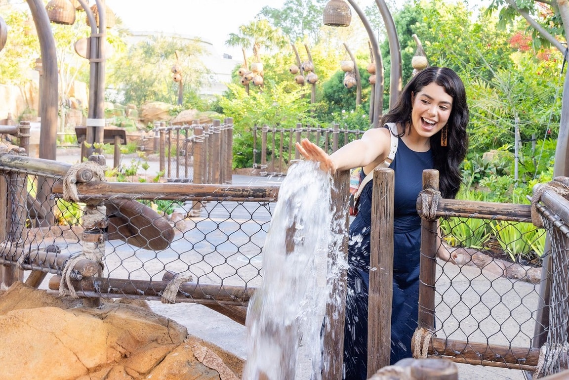 Aulii-Cravalho-no-Journey-of-Water Auli’i Cravalho, a voz de Moana, visita atração do filme no EPCOT