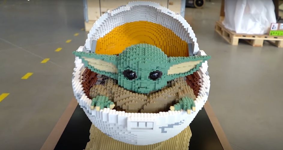 LEGO-Baby-Yoda Construíram uma réplica do Baby Yoda em tamanho real com LEGO!