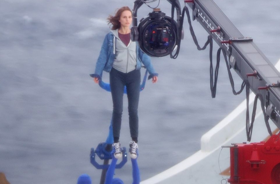 Natalie-Portman-Jane-Foster Thor 4: Vídeo do Set Mostra Como Natalie Portman Pode Obter o Mjölnir