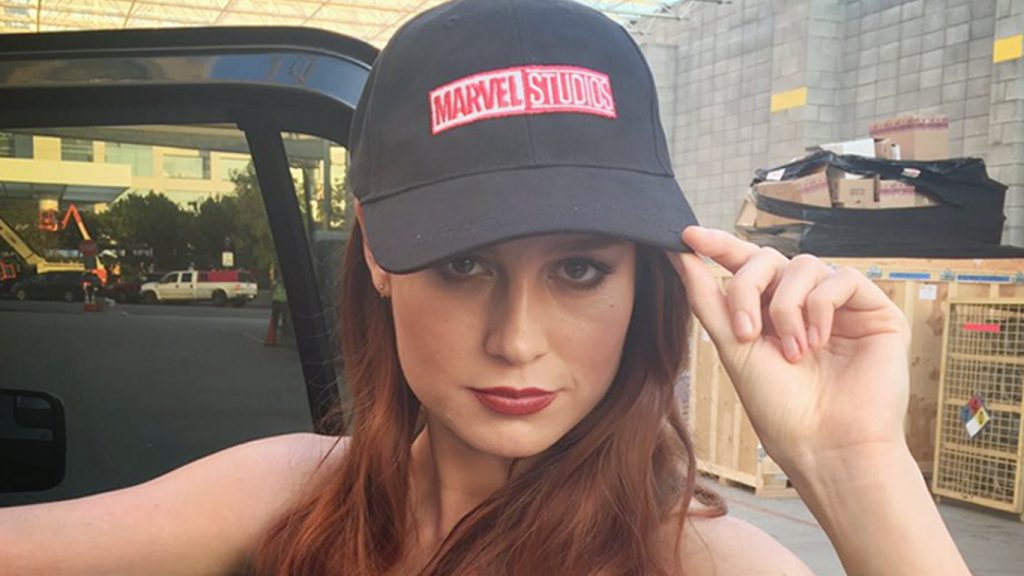Brie-Larson-set-de-The-Marvels-1024x576 Brie Larson compara set de 'The Marvels' a uma Disneylândia particular