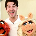 Muppets Haunted Mansion: Darren Criss vai estrelar o especial dos Muppets no Disney+