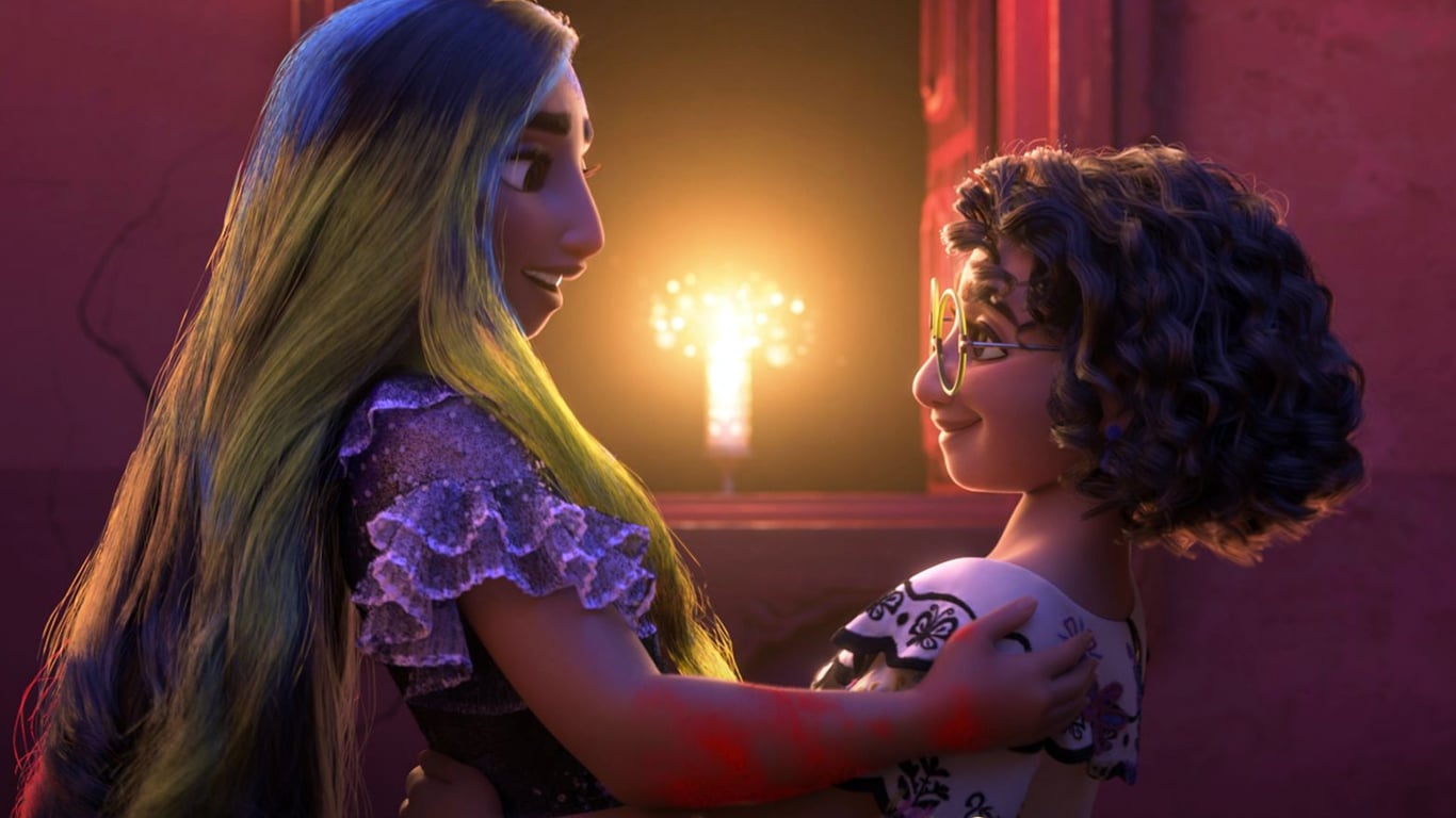 Encanto-Isabela-e-Mirabel Encanto ganha 21 conteúdos extras no Disney+