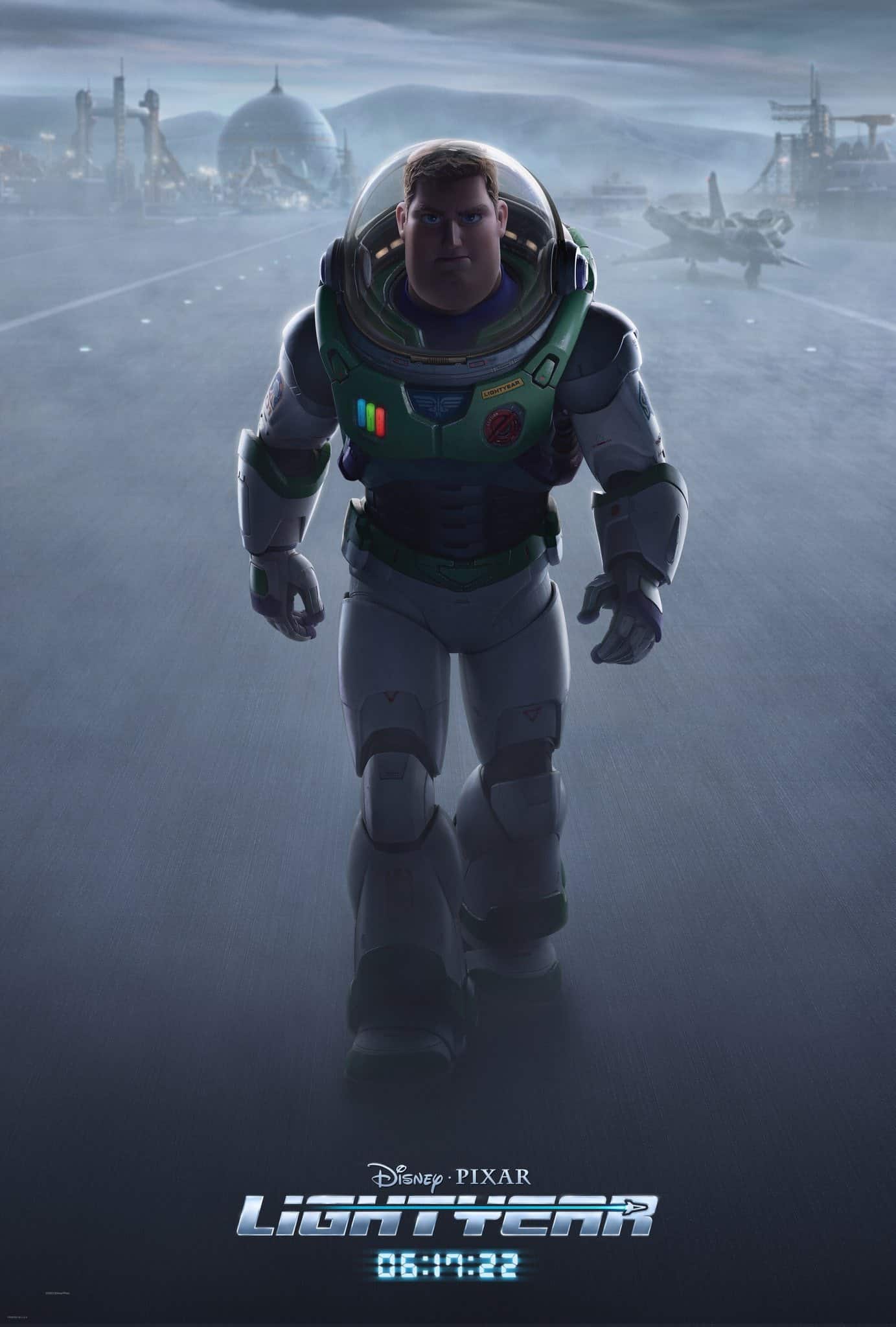 Lightyear-Poster Lightyear: Pixar libera trailer que revela novo Zurg e adições ao elenco; confira!