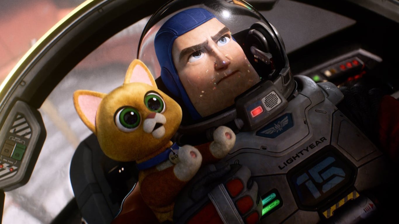 Lightyear-e-o-gatinho-Sox Lightyear: Sox, o gatinho robô, cria um novo mistério para Toy Story
