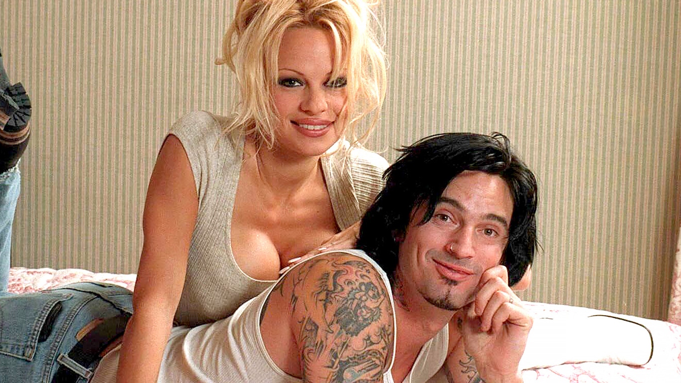 Pamela-Anderson-e-Tommy-Lee Pam & Tommy: Por que Pamela Anderson e Tommy Lee realmente se divorciaram?