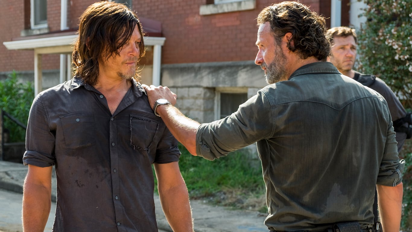 Daryl-e-Rick-The-Walking-Dead The Walking Dead: temporada final mostra como Rick influenciou na mudança de Daryl