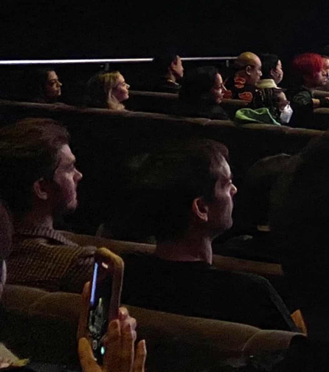 Tobey-e-Andrew-no-cinema-juntos-2 Tobey Maguire e Andrew Garfield vão ao cinema juntos novamente