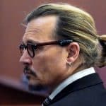 Mulher grita para Johnny Depp no tribunal: "Este bebê é seu!"