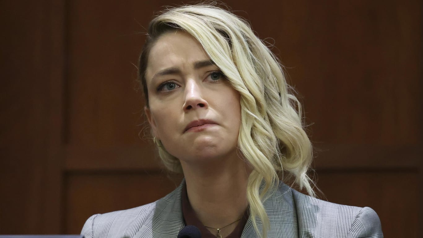 Amber-Heard-no-tribunal The Washington Post atualiza artigo de 2018 de Amber Heard, pelo qual foi processada
