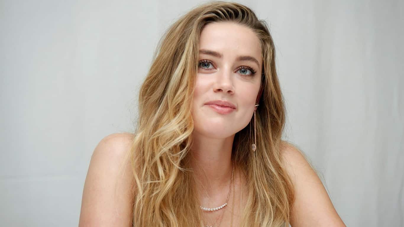 Amber-Heard Amber Heard tem o 3º rosto mais bonito do mundo, segundo a ciência