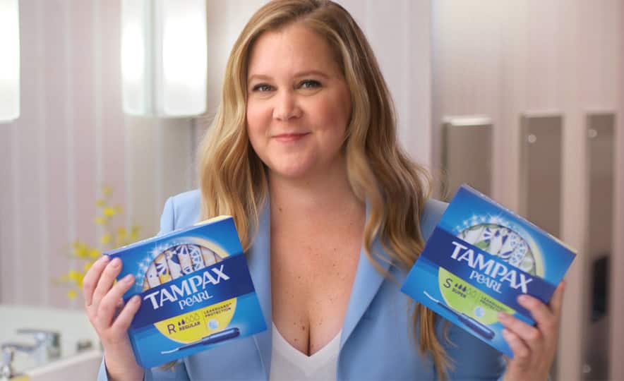 Amy-Schumer-Tampax Amy Schumer responde após ser culpada pela falta de absorventes nos EUA