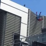 Animatrônico do Homem-Aranha bate em prédio na Disneylândia e assusta visitantes [Vídeo]