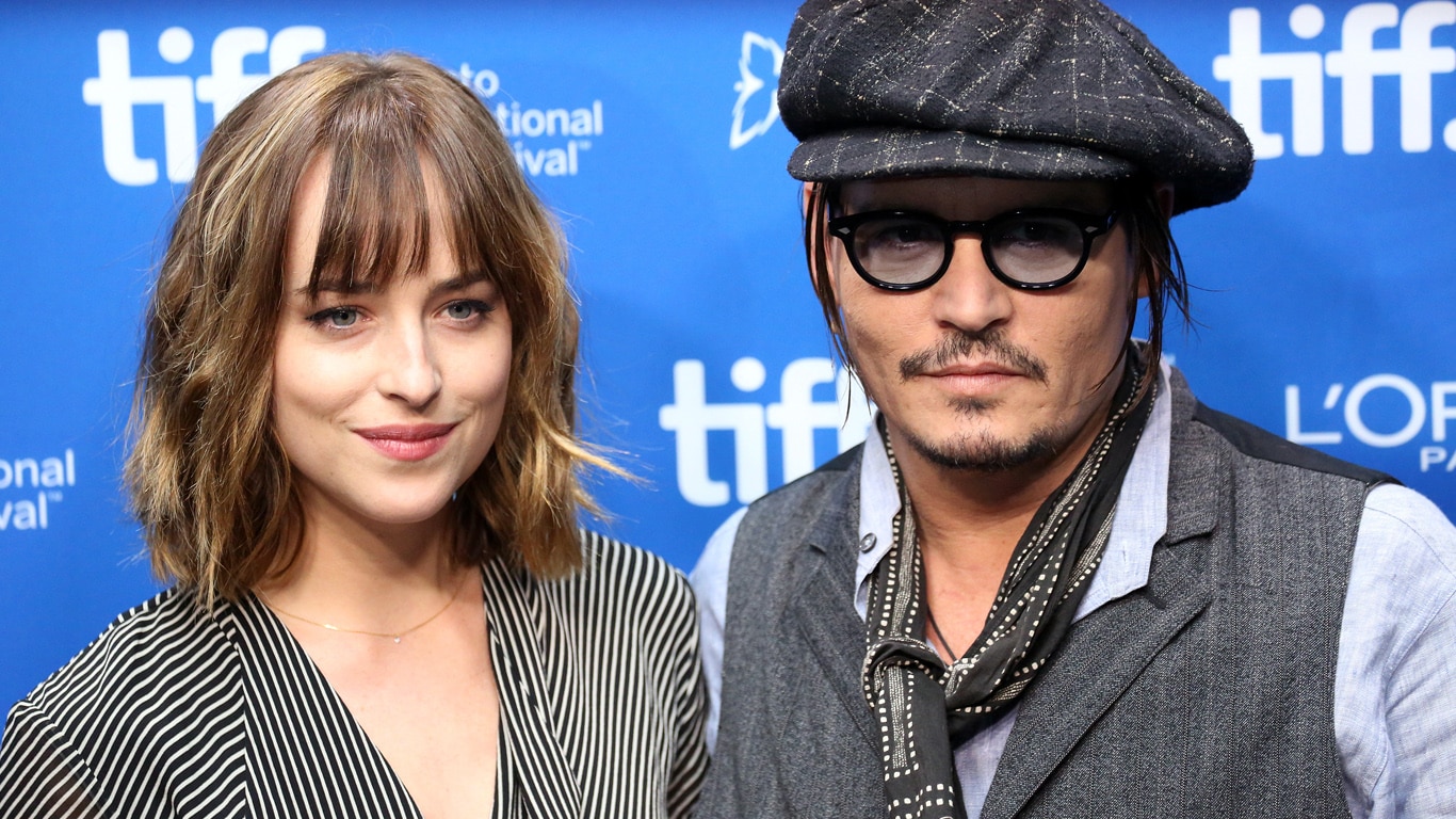 Dakota-Johnson-e-Johnny-Depp Dakota Johnson desabafa sobre vídeo em que nota o dedo decepado de Johnny Depp