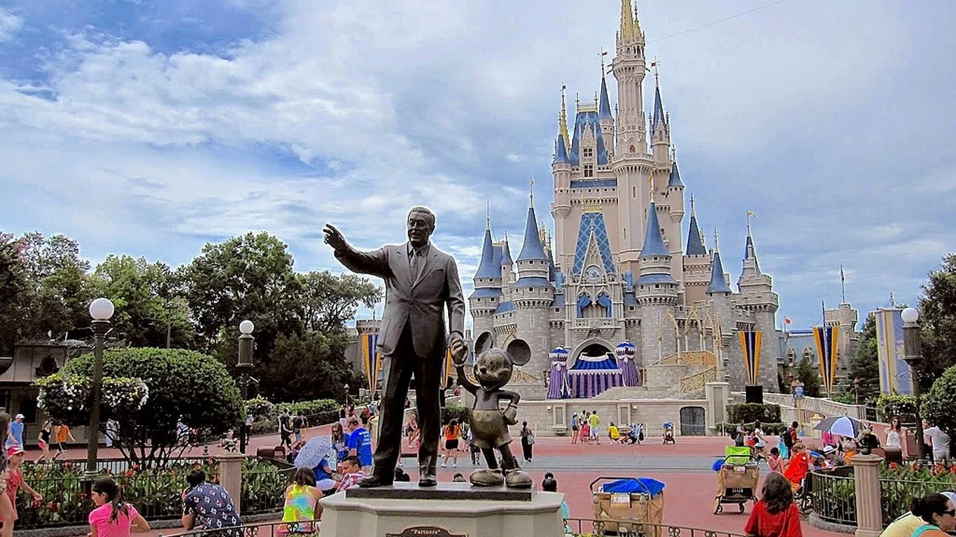 Disney-Orlando Mulher é presa após agredir marido em parque da Disney