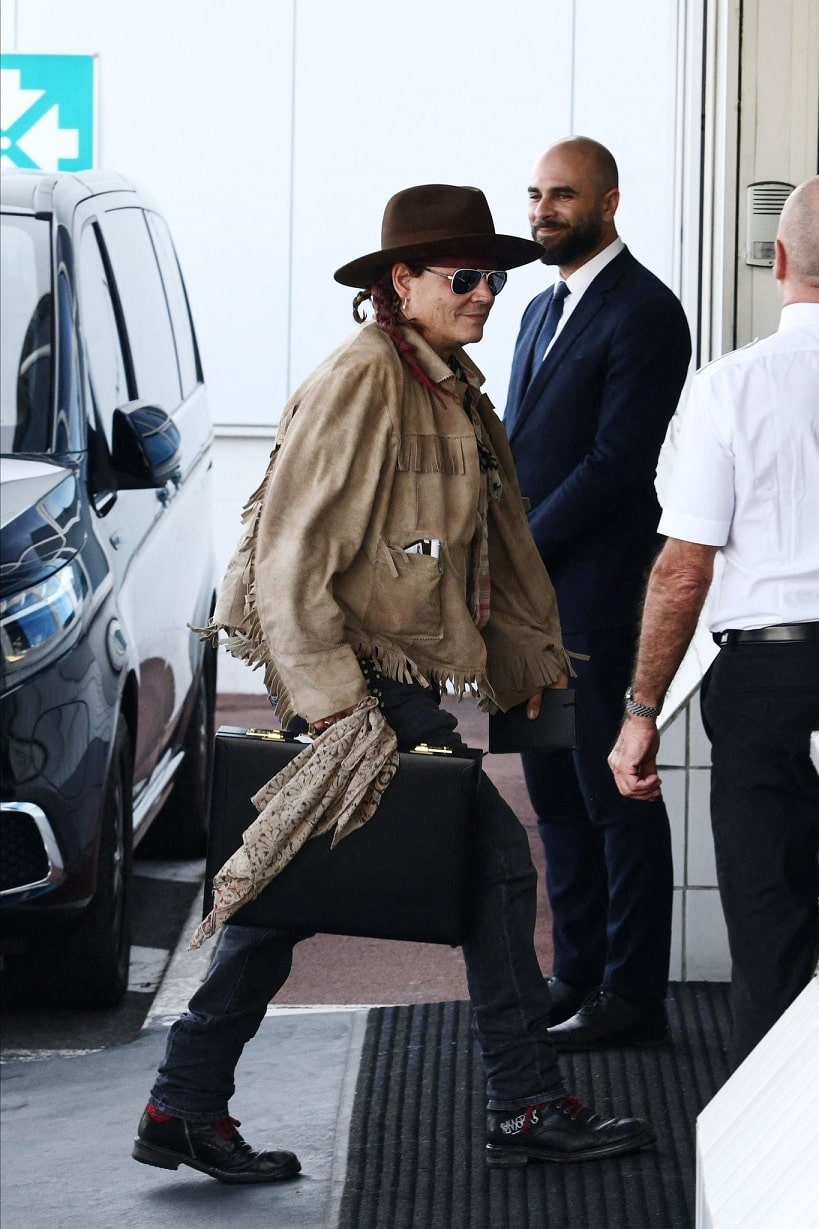 Johnny-Depp-em-Paris Johnny Depp começa a trabalhar em seu primeiro filme depois do julgamento