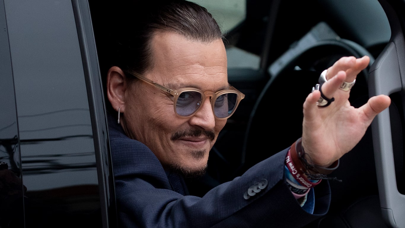 Johnny-Depp Johnny Depp publica carta após decisão do júri e promete: 'um novo capítulo começou'