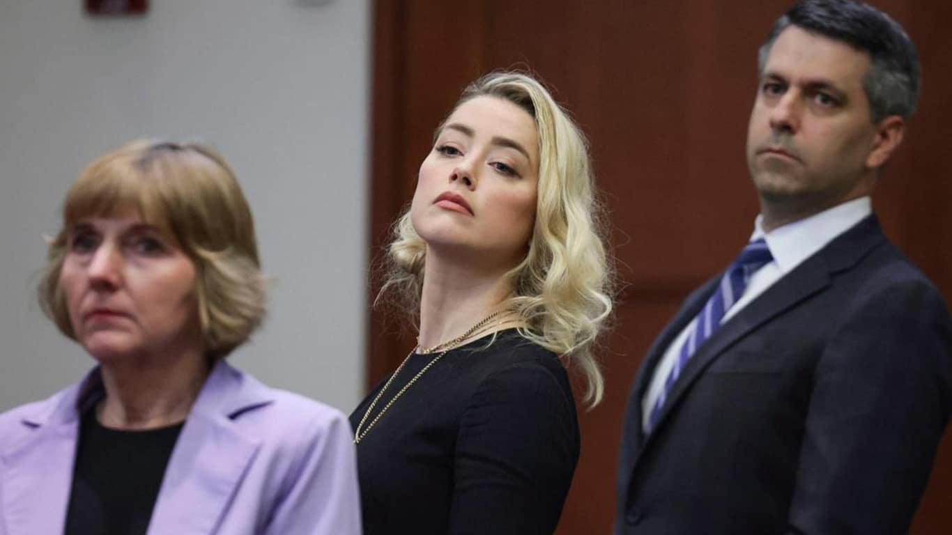 Amber-Heard-e-seus-advogados Amber Heard contrata novos advogados para contestar vitória de Johnny Depp