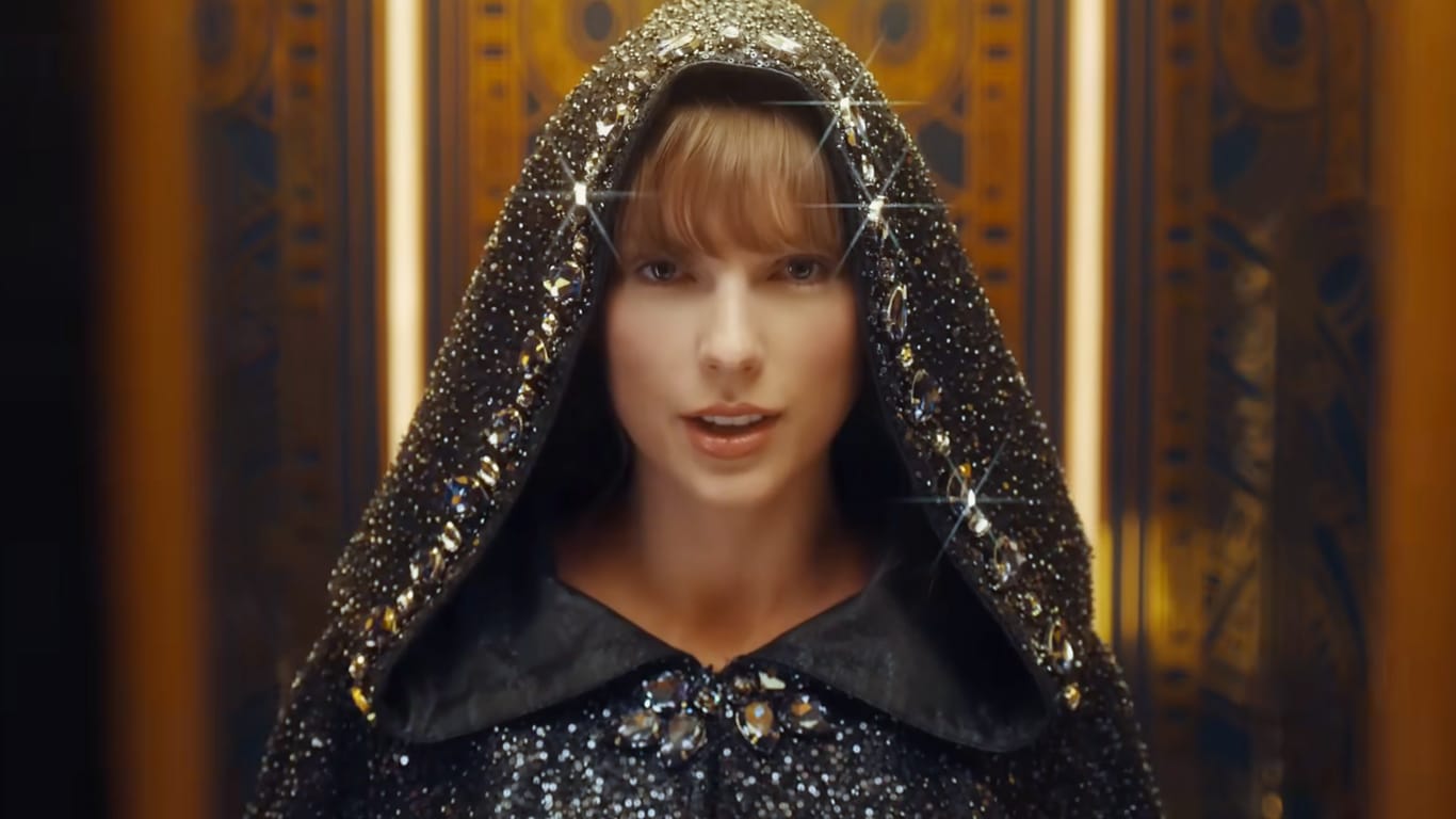Taylor-Swift-Cinderela Taylor Swift se inspira em Cinderela no clipe de 'Bejeweled', do álbum 'Midnights'