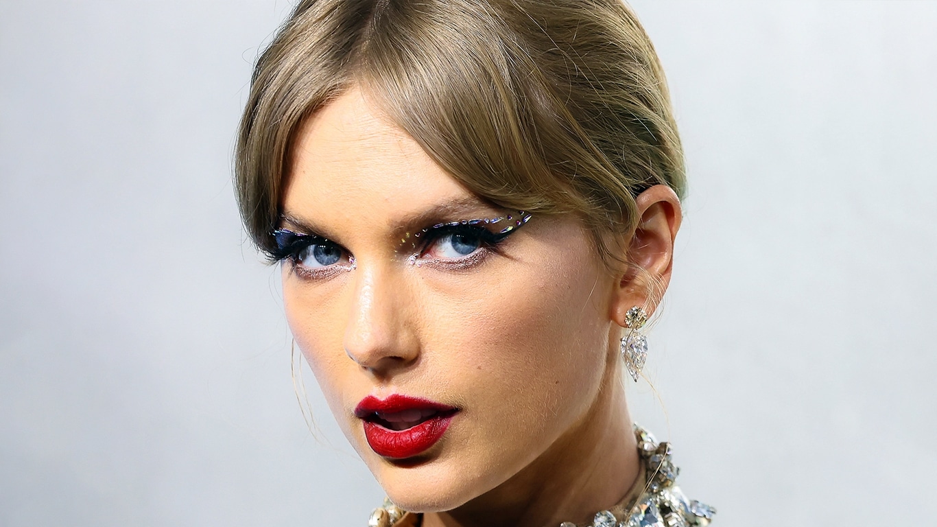 Taylor-Swift Disney+ deixa fãs de Taylor Swift intrigados com post no lançamento de 'Midnights'