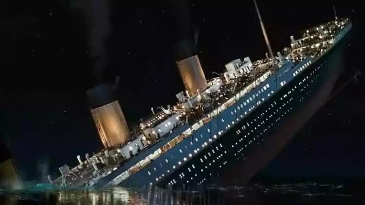 Titanic-afundando A cena semelhante a Titanic em Avatar 2 foi proposital?