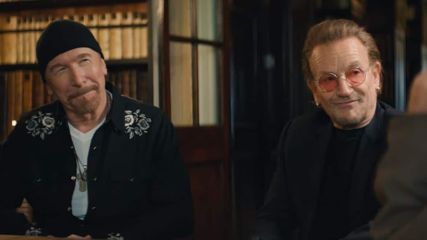 Bono-The-Edge-A-SORT-OF-HOMECOMING-com-Dave-Letterman Disney+ revela trailer e data do especial com U2 e Dave Letterman