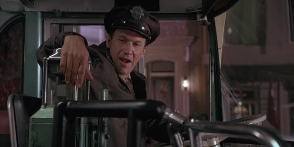 Motorista-de-onibus-em-Abracadabra 10 piadas em filmes da Disney que não seriam aceitas hoje em dia