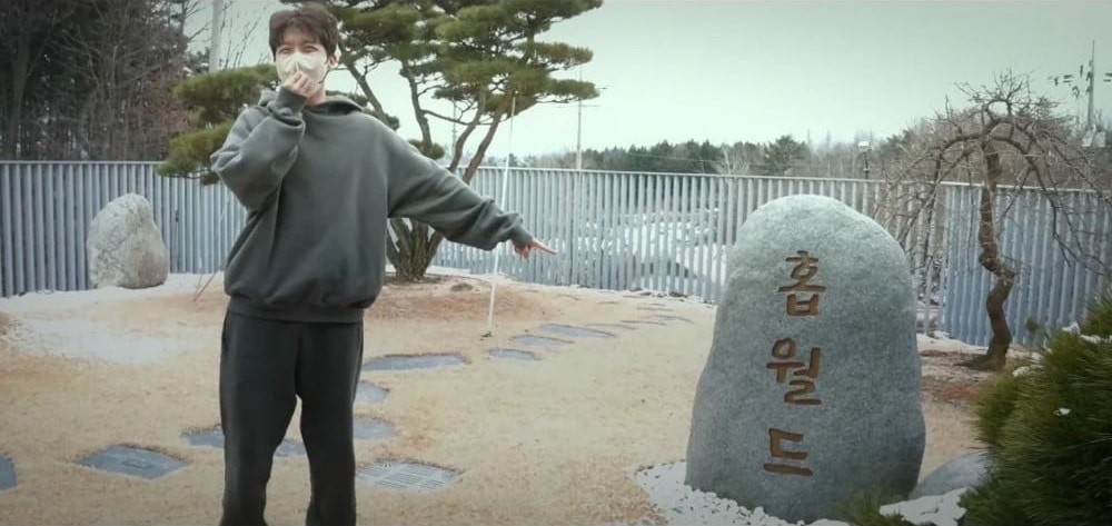 j-hope-escultura Fãs do BTS se emocionam com homenagem a J-Hope em documentário do Disney+