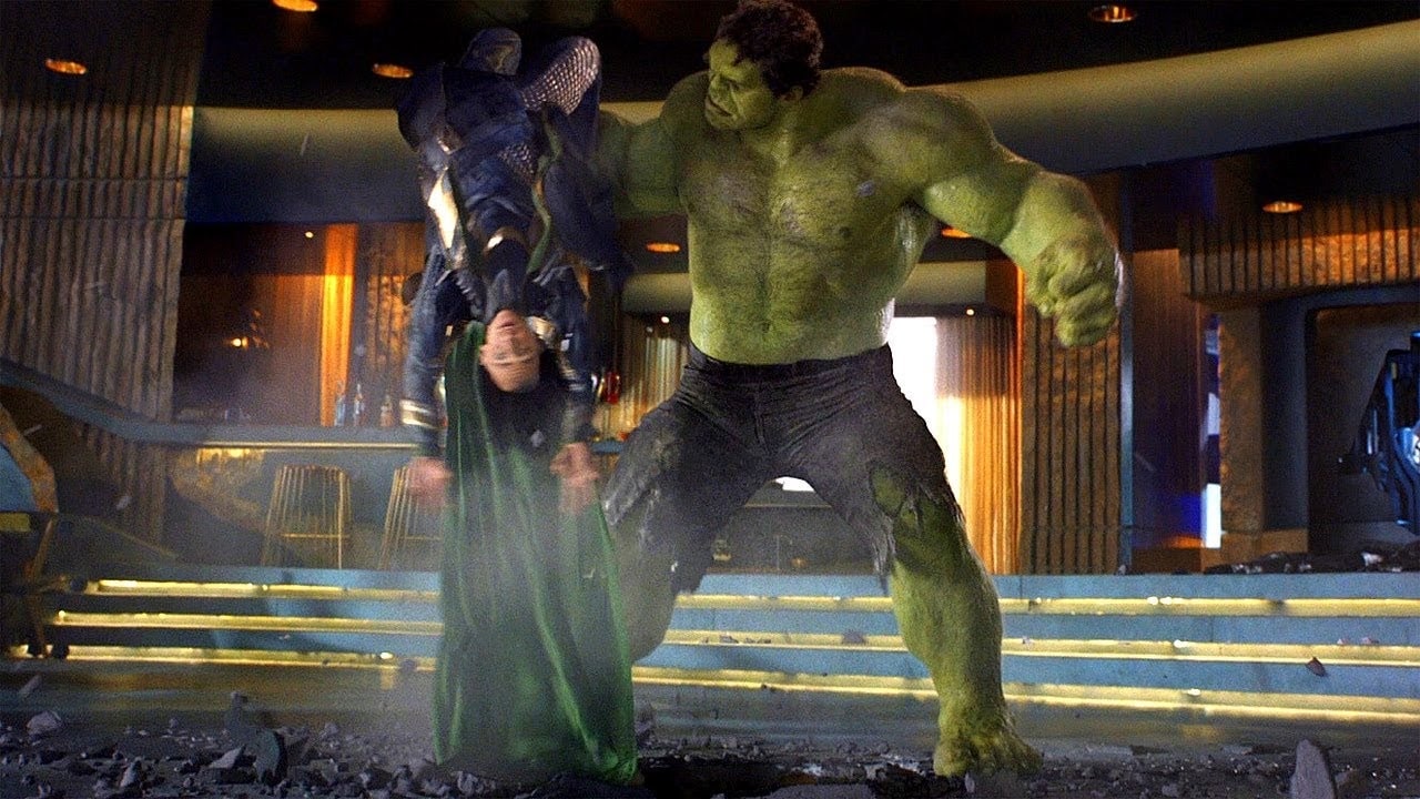 Hulk-esmagando-Loki A presença invisível do Hulk em Homem-Formiga e a Vespa: Quantumania