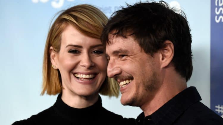 Atriz é detonada após dizer que bancava comida para Pedro Pascal