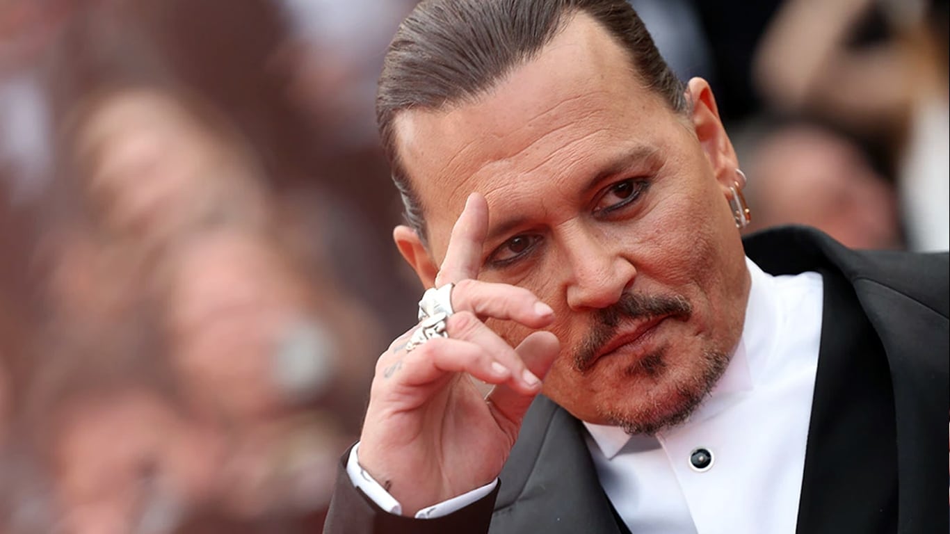 Johnny-Depp-em-Cannes Novo filme de Johnny Depp é aplaudido de pé por 7 minutos em Cannes