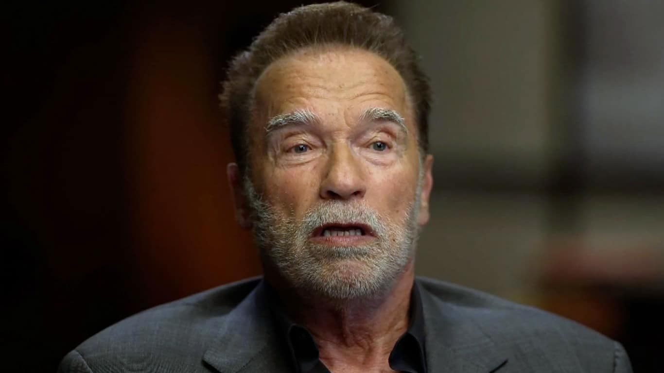 Arnold-Schwarzenegger Arnold Schwarzenegger passou aperto em viagem bizarra ao Brasil