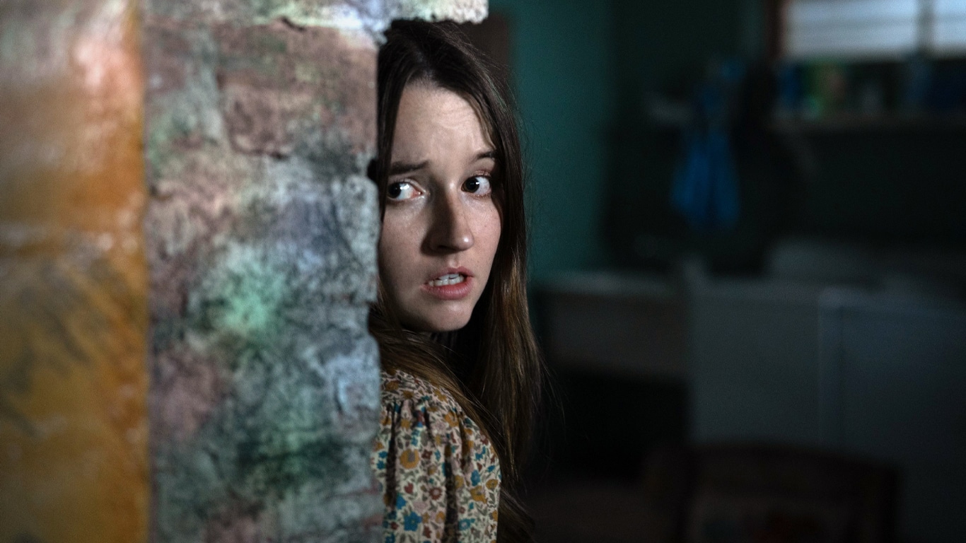 No-One-Will-Save-You No One Will Save You: conheça o thriller sci-fi com Kaitlyn Dever