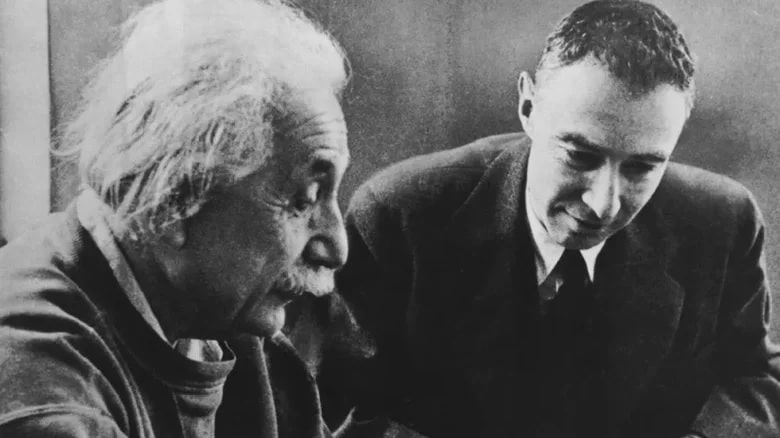 Oppenheimer-e-Einstein Oppenheimer e Einstein foram amigos na vida real?