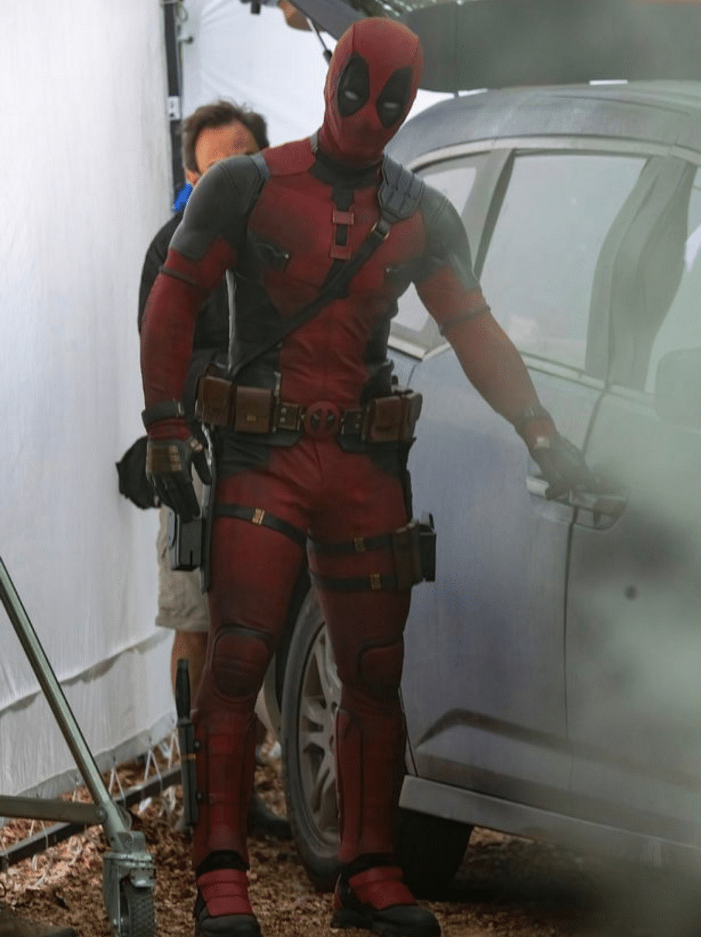 image-2 Ryan Reynolds aparece caracterizado em primeiras fotos de Deadpool 3