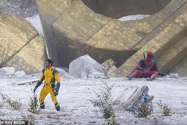 image-26 Mais fotos do set de Deadpool 3 mostram Wolverine com suas garras