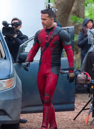 image-4 Ryan Reynolds aparece caracterizado em primeiras fotos de Deadpool 3