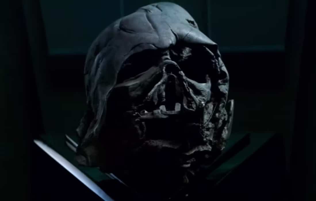 Capacete-de-Darth-Vader-destruido Star Wars finalmente explica como Kylo Ren ficou com o capacete de Darth Vader