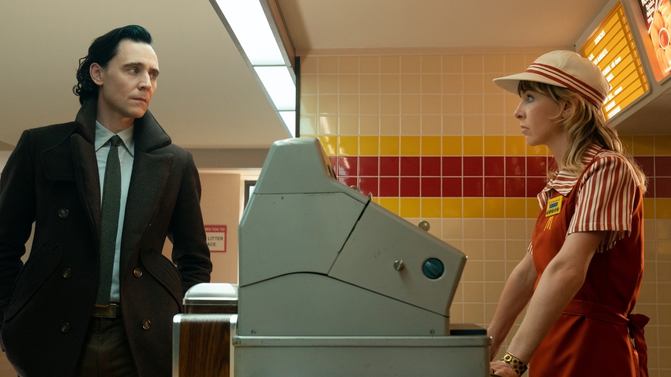 Loki-McDonalds Não é só marketing: entenda a importância do McDonald's na 2ª temporada de Loki