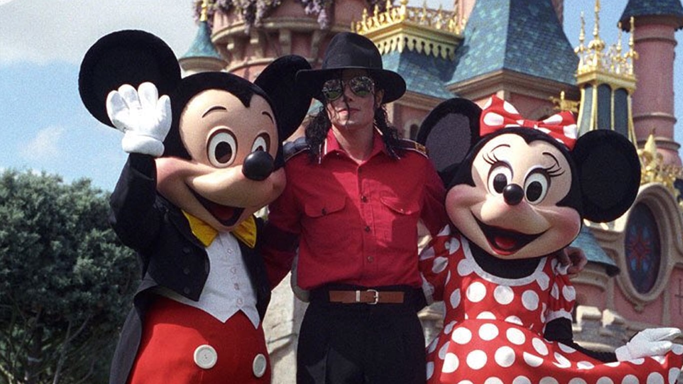 Michael-Jackson-na-Disney Diretor de Mansão Mal-Assombrada quer levar atração com Michael Jackson para o cinema