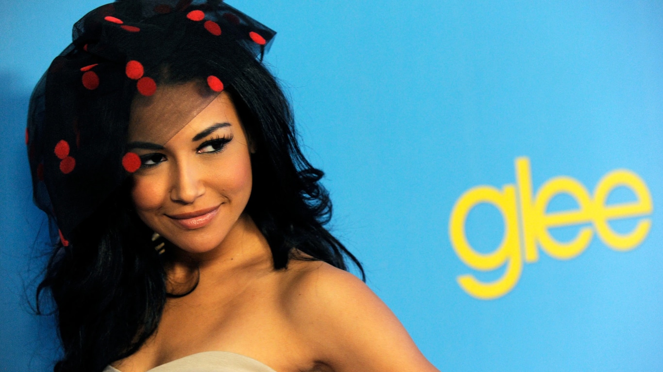 Naya-Rivera-Glee Elenco de Glee se reúne em protesto e homenageia Naya Rivera