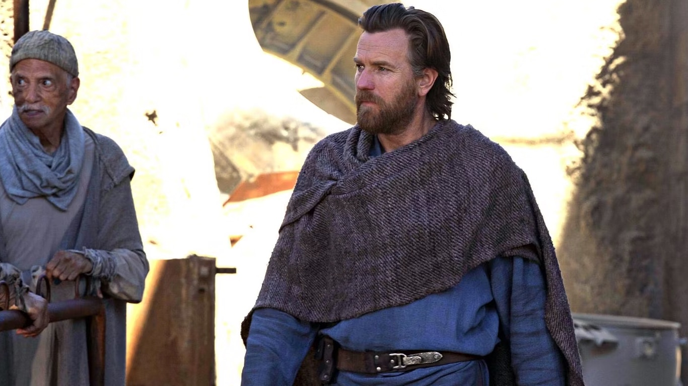 Obi-Wan-Kenobi-em-Tatooine Há um motivo para Obi-Wan Kenobi usar azul na série do Disney+