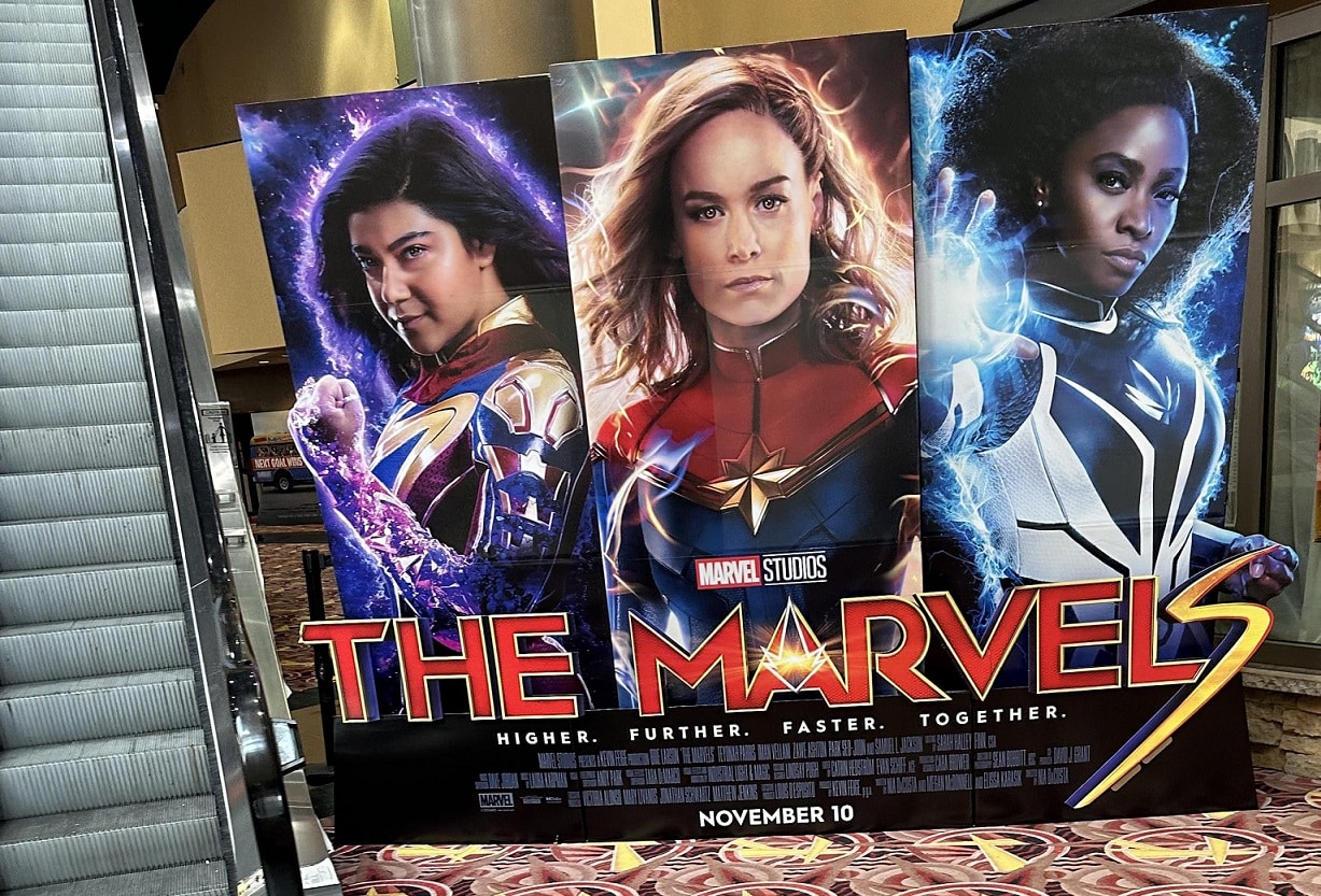 As-Marvels-Banner-cinema O que aconteceu com o rosto de Brie Larson? Imagem de As Marvels gera plêmica