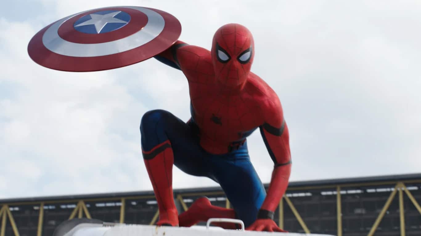 Homem-Aranha-com-escudo-do-Capitao-America Sentido Aranha? Tom Holland previu futuro na Marvel 3 anos antes