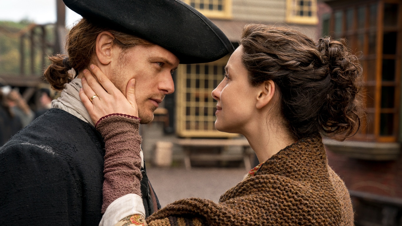 Jamie-e-Claire-Outlander Caitríona Balfe revela como Sam Heughan realmente é por trás das câmeras em Outlander