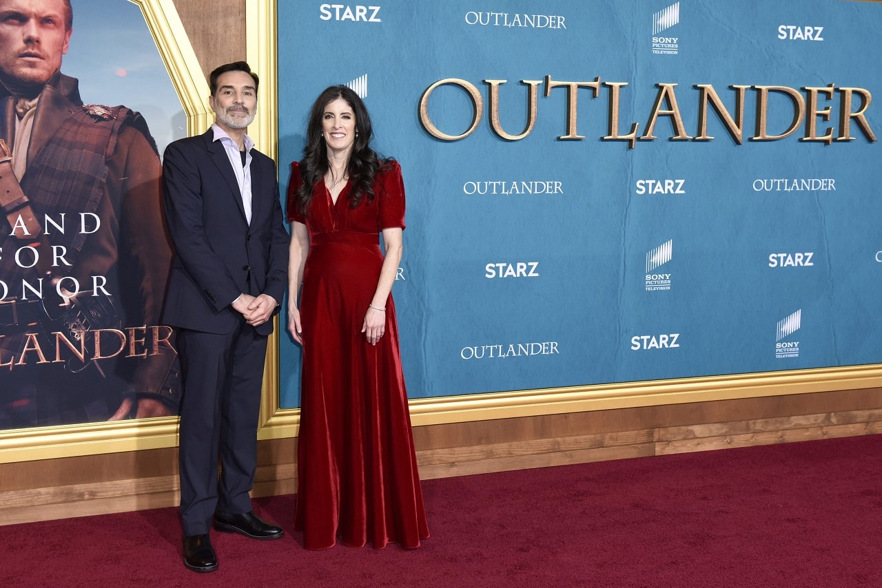 Matthew-B.-Roberts-e-Maril-Davis-Outlander Outlander: produtor sugere final triste para Claire e Jamie na série